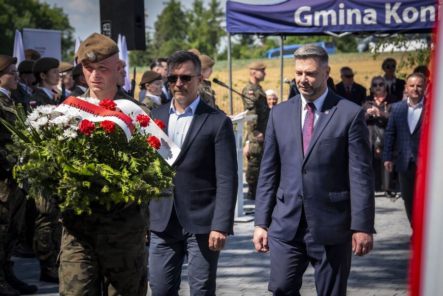 Wierzbno. Uroczystość poświęcona gen. Okulickiemu i cichociemnym. Fot. Agnieszka Masłowska (IPN)