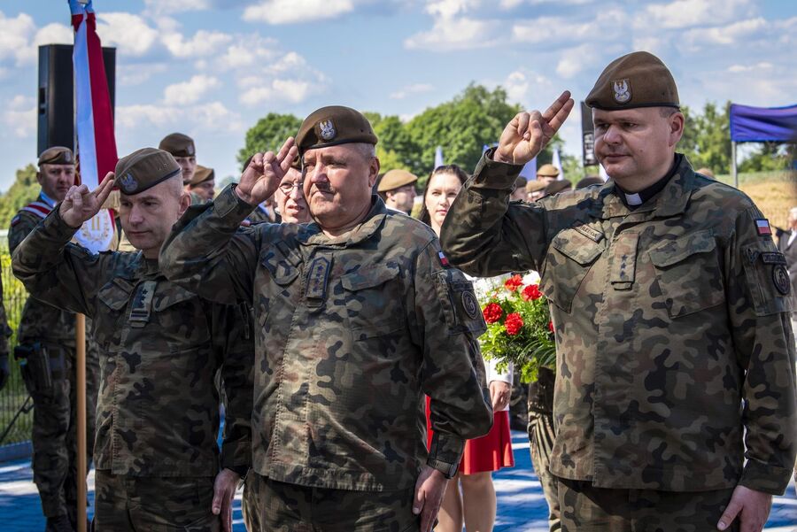 Wierzbno. Uroczystość poświęcona gen. Okulickiemu i cichociemnym. Fot. Agnieszka Masłowska (IPN)