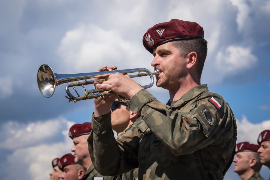 Wierzbno. Uroczystość poświęcona gen. Okulickiemu i cichociemnym. Fot. Agnieszka Masłowska (IPN)