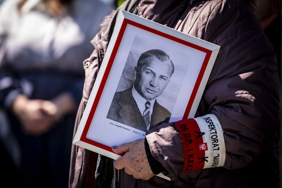 Wierzbno. Uroczystość poświęcona gen. Okulickiemu i cichociemnym. Fot. Agnieszka Masłowska (IPN)