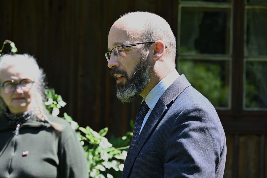 Znicze pamięci w 77. rocznicę śmierci rtm. Witolda Pileckiego w Nowym Wiśniczu. Fot. Żaneta Wierzgacz (IPN)