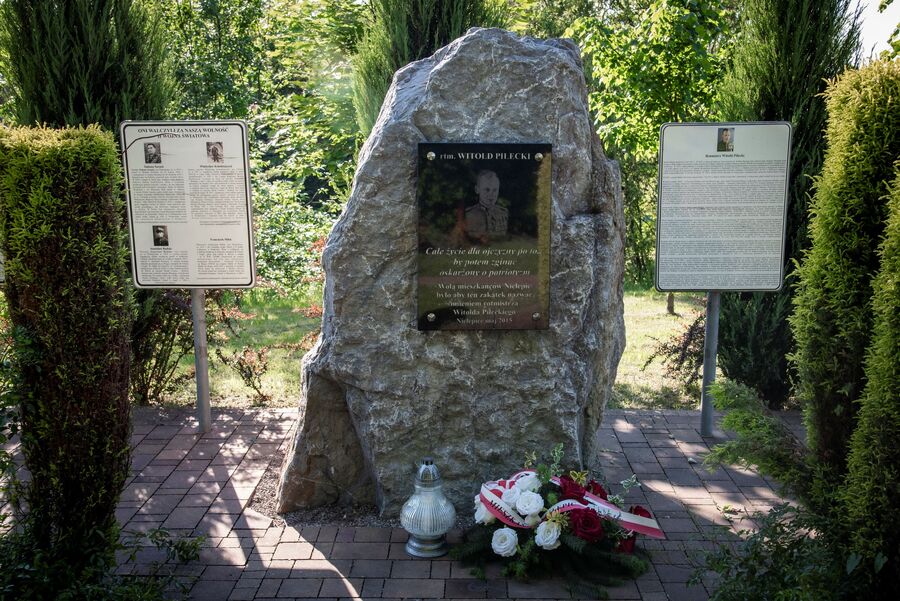 Znicze pamięci w 77. rocznicę śmierci rtm. Witolda Pileckiego w Jodłówce. Fot. Agnieszka Masłowska (IPN)