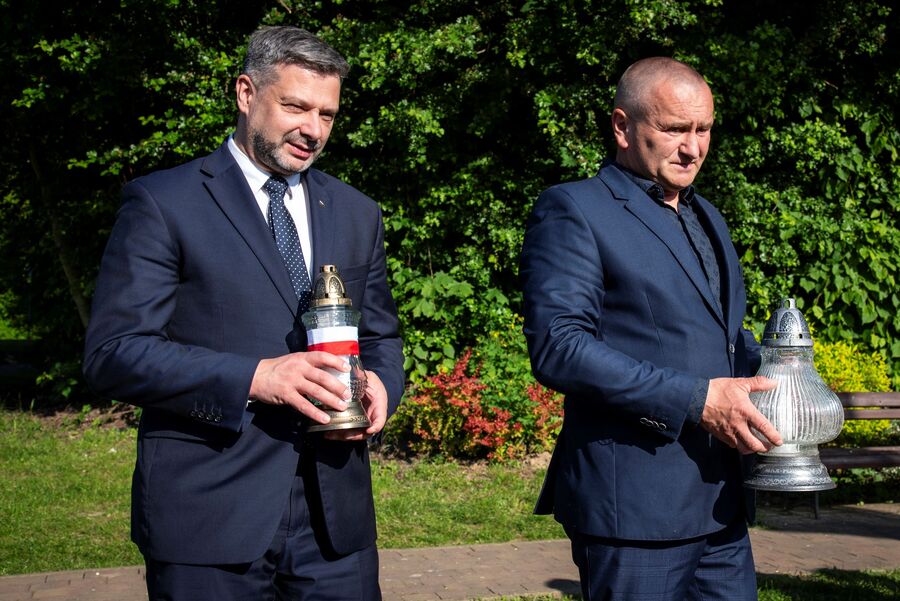 Znicze pamięci w 77. rocznicę śmierci rtm. Witolda Pileckiego w Jodłówce. Fot. Agnieszka Masłowska (IPN)