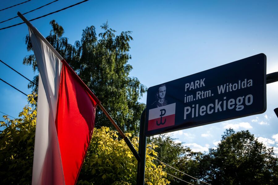 Znicze pamięci w 77. rocznicę śmierci rtm. Witolda Pileckiego w Jodłówce. Fot. Agnieszka Masłowska (IPN)