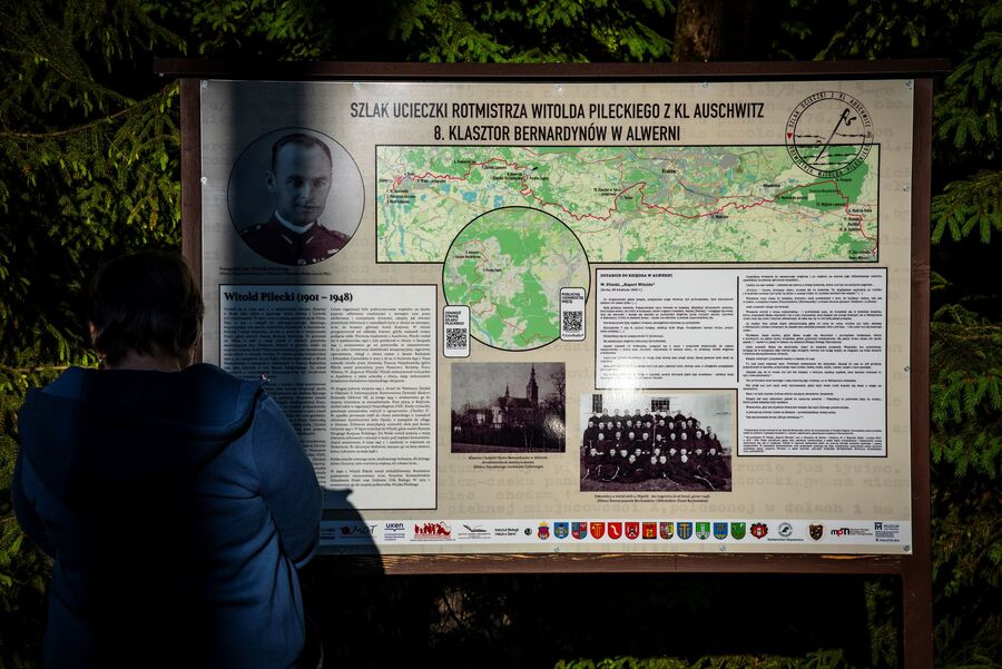 Znicze pamięci w 77. rocznicę śmierci rtm. Witolda Pileckiego w Alwerni. Fot. Agnieszka Masłowska (IPN)