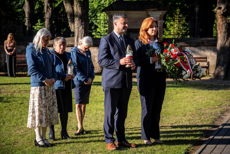 Znicze pamięci w 77. rocznicę śmierci rtm. Witolda Pileckiego w Alwerni. Fot. Agnieszka Masłowska (IPN)