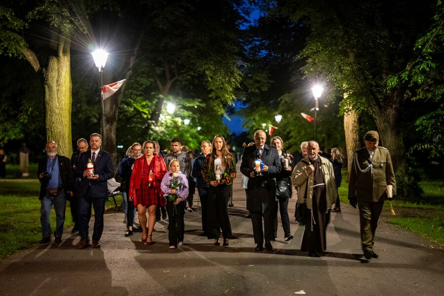 Znicze pamięci w 77. rocznicę śmierci rtm. Witolda Pileckiego w Krakowie. Fot. Agnieszka Masłowska (IPN)