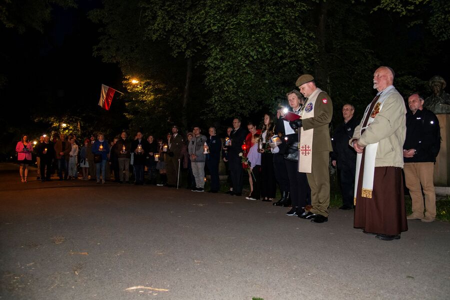 Znicze pamięci w 77. rocznicę śmierci rtm. Witolda Pileckiego w Krakowie. Fot. Agnieszka Masłowska (IPN)