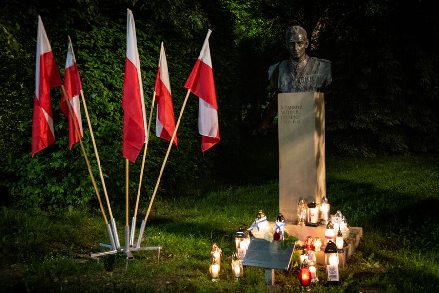 Znicze pamięci w 77. rocznicę śmierci rtm. Witolda Pileckiego w Krakowie. Fot. Agnieszka Masłowska (IPN)
