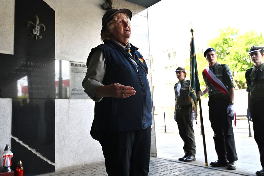 Uroczystość u zbiegu ulic Lubicz i Botanicznej w Krakowie. Fot. Janusz Ślęzak (IPN)