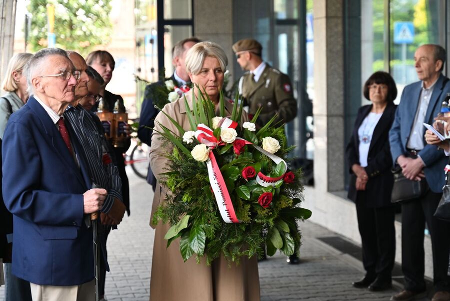 Uroczystość u zbiegu ulic Lubicz i Botanicznej w Krakowie. Fot. Janusz Ślęzak (IPN)