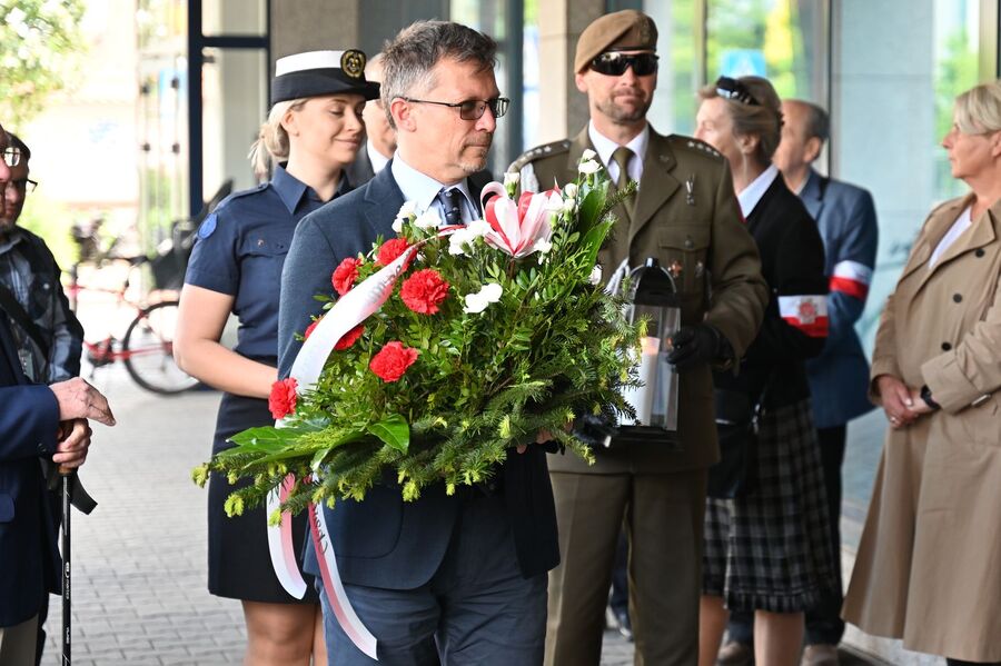 Uroczystość u zbiegu ulic Lubicz i Botanicznej w Krakowie. Fot. Janusz Ślęzak (IPN)