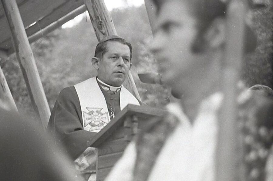 Prymas Józef Glemp. Msza święta podczas zlotu w Szczawie, sierpień 1984