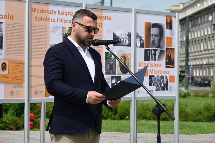 Otwarcie wystawy poświęconej Stanisławowi Mierzwie. Fot. Żaneta Wierzgacz (IPN)
