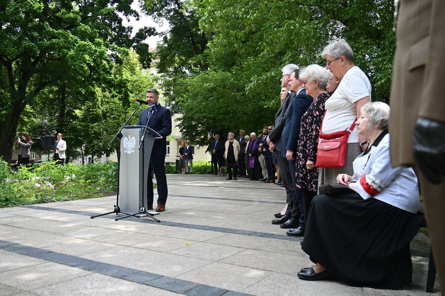 Uroczystość na pl. Axentowicza w Krakowie. Fot. Janusz Ślęzak (IPN)