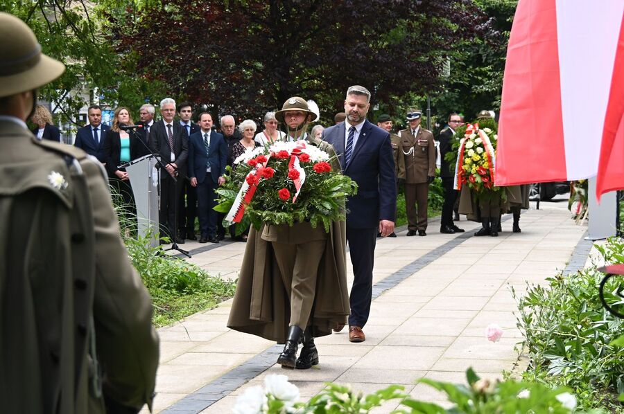 Uroczystość na pl. Axentowicza w Krakowie. Fot. Janusz Ślęzak (IPN)