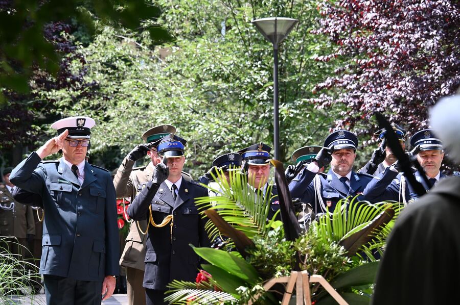 Uroczystość na pl. Axentowicza w Krakowie. Fot. Janusz Ślęzak (IPN)