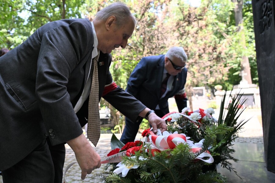 Uroczystość na cmentarzu Rakowickim. Fot. Żaneta Wierzgacz (IPN)
