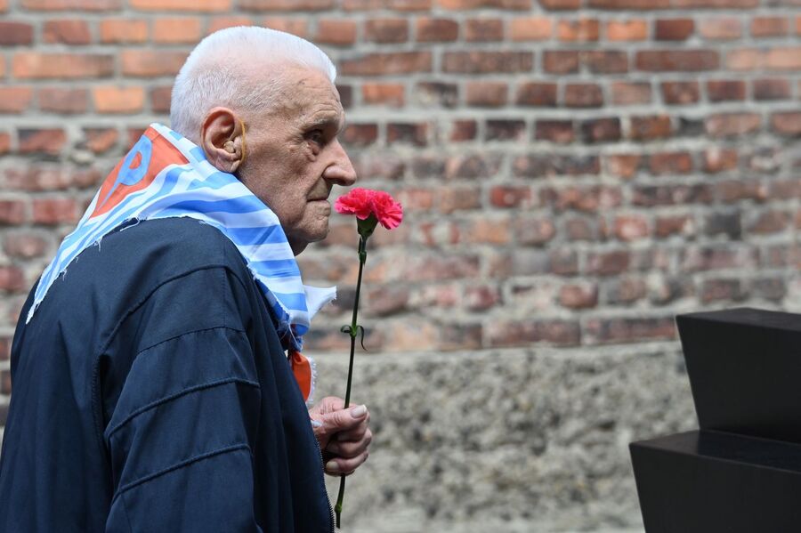 Uroczystość w dawnym KL Auschwitz. Fot. Janusz Ślęzak (IPN)