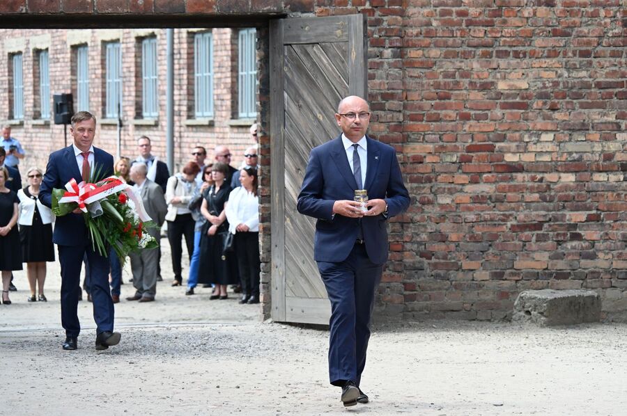 Uroczystość w dawnym KL Auschwitz. Fot. Janusz Ślęzak (IPN)