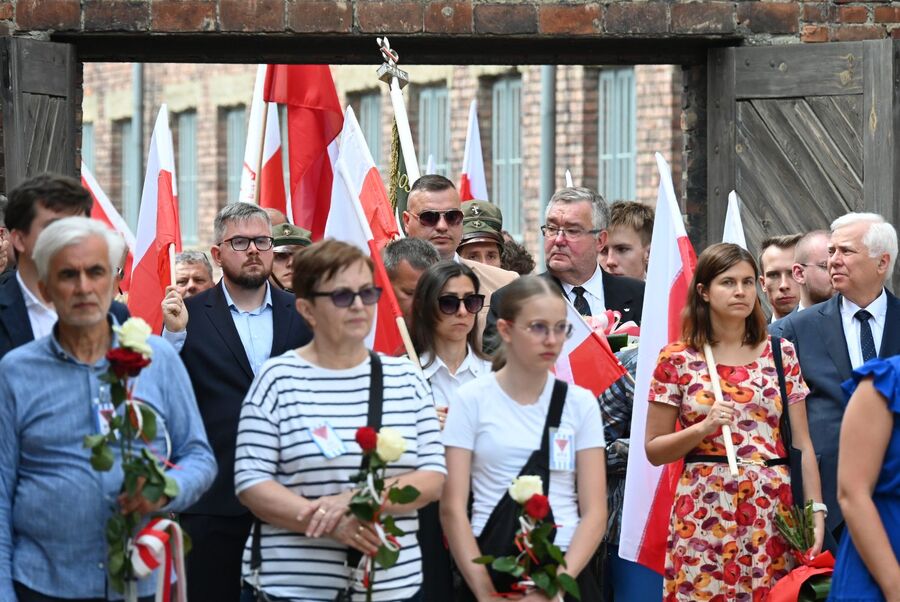 Uroczystość w dawnym KL Auschwitz. Fot. Janusz Ślęzak (IPN)