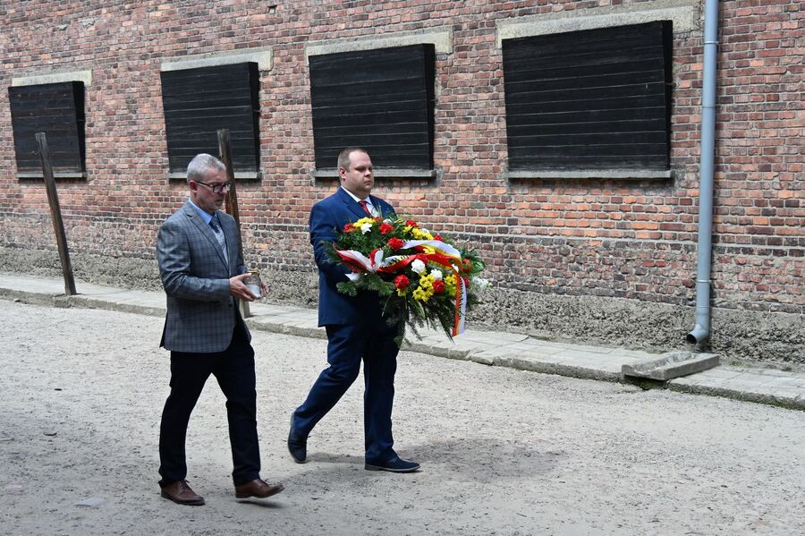 Uroczystość w dawnym KL Auschwitz. Fot. Janusz Ślęzak (IPN)