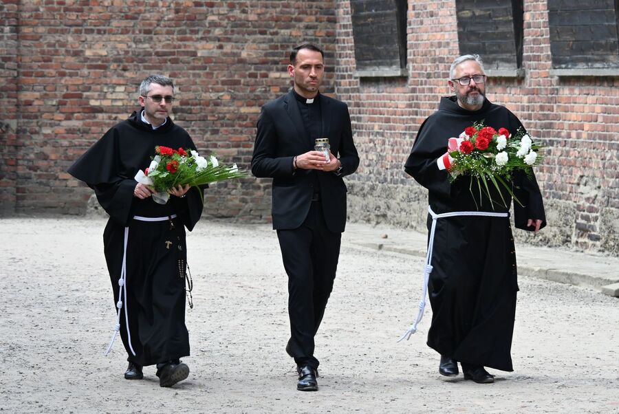 Uroczystość w dawnym KL Auschwitz. Fot. Janusz Ślęzak (IPN)