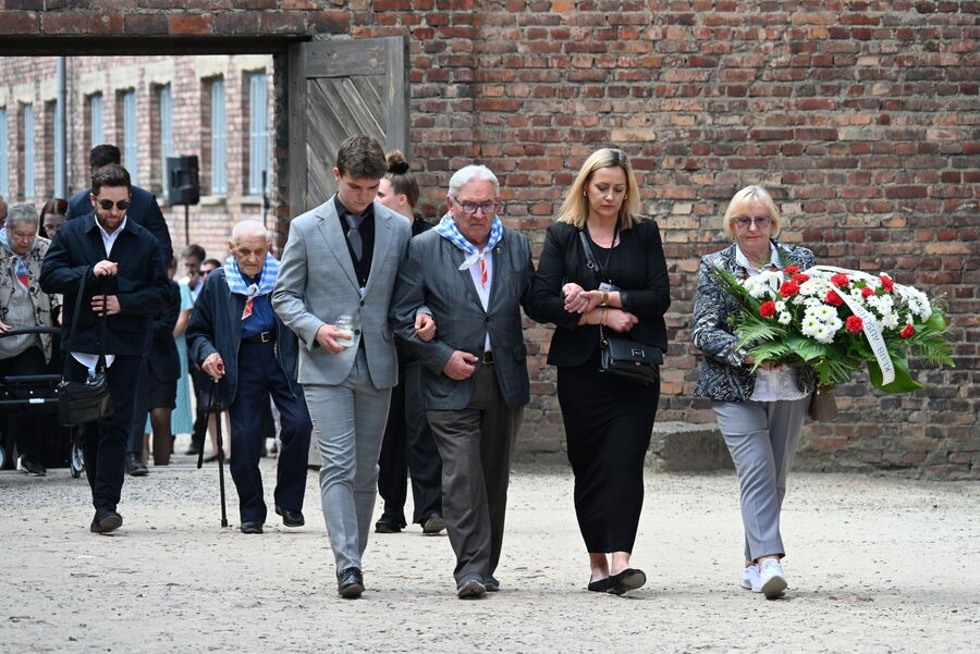 Uroczystość w dawnym KL Auschwitz. Fot. Janusz Ślęzak (IPN)