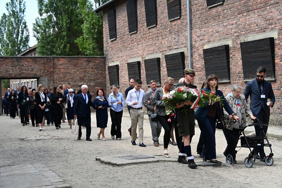 Uroczystość w dawnym KL Auschwitz. Fot. Janusz Ślęzak (IPN)
