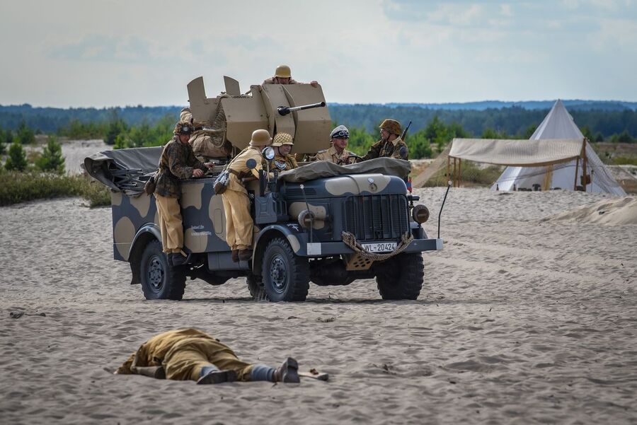 Tobruk 1941. Przystanek Żywej Historii na Pustyni Błędowskiej – Róża Wiatrów (Klucze). Fot. Agnieszka Masłowska (IPN)