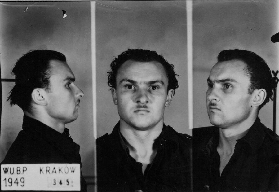 Jan Jankowski „Zbieg”, „Groźny”, fotografia sygnalityczna wykonana w areszcie WUBP w Krakowie, 1949 r. Fot. ze zbiorów IPN