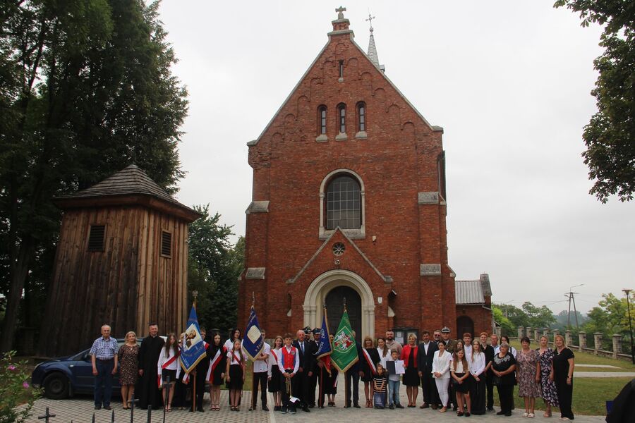 Znicze na grobach westerplatczyków. Fot. Michał Masłowski (IPN)