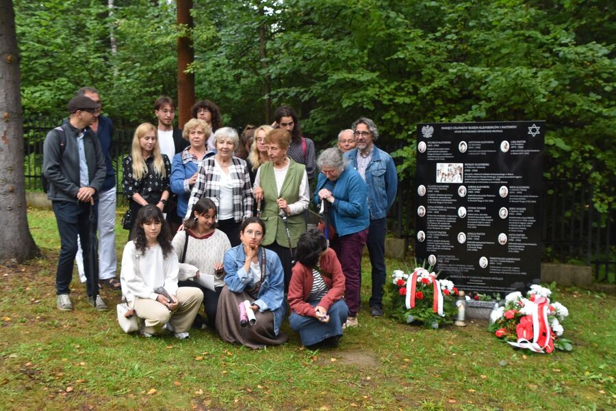 Odsłonięcie tablicy upamiętniającej członków rabczańskich rodzin Pasterów i Kleinbergów