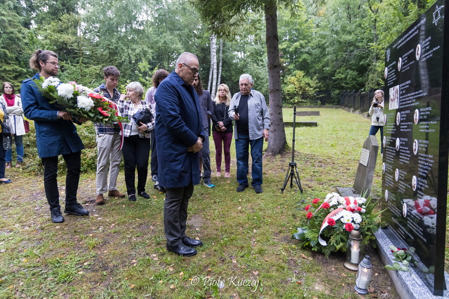 Odsłonięcie tablicy upamiętniającej rabczańskie rodziny Pasterów i Kleinbergów