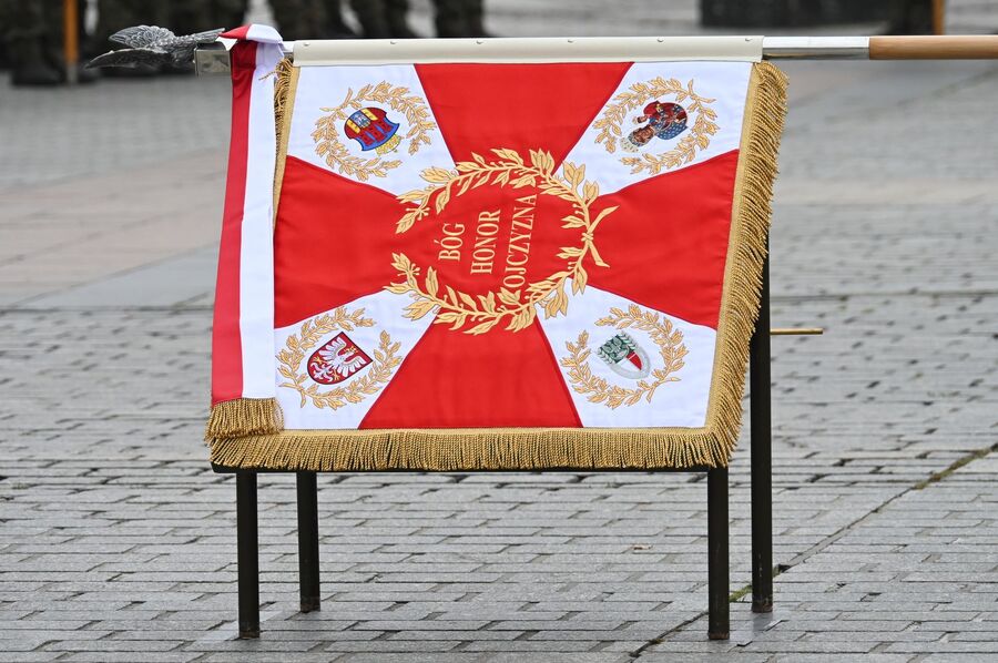 Centralne Obchody Święta Wojsk Lądowych połączone z wręczeniem sztandaru Dowództwu 2. Korpusu Polskiego – Dowództwu Komponentu Lądowego. Fot. Janusz Ślęzak (IPN)