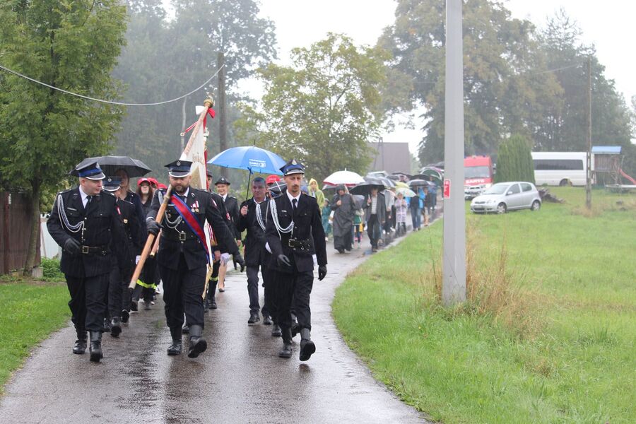 W Łapanowie odsłonięto tablicę kapelanów katyńskich. Fot. Dominik Guzik (IPN)