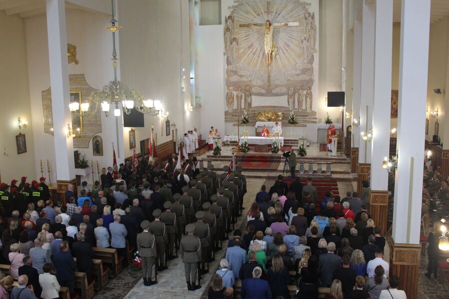 W Łapanowie odsłonięto tablicę kapelanów katyńskich. Fot. Dominik Guzik (IPN)