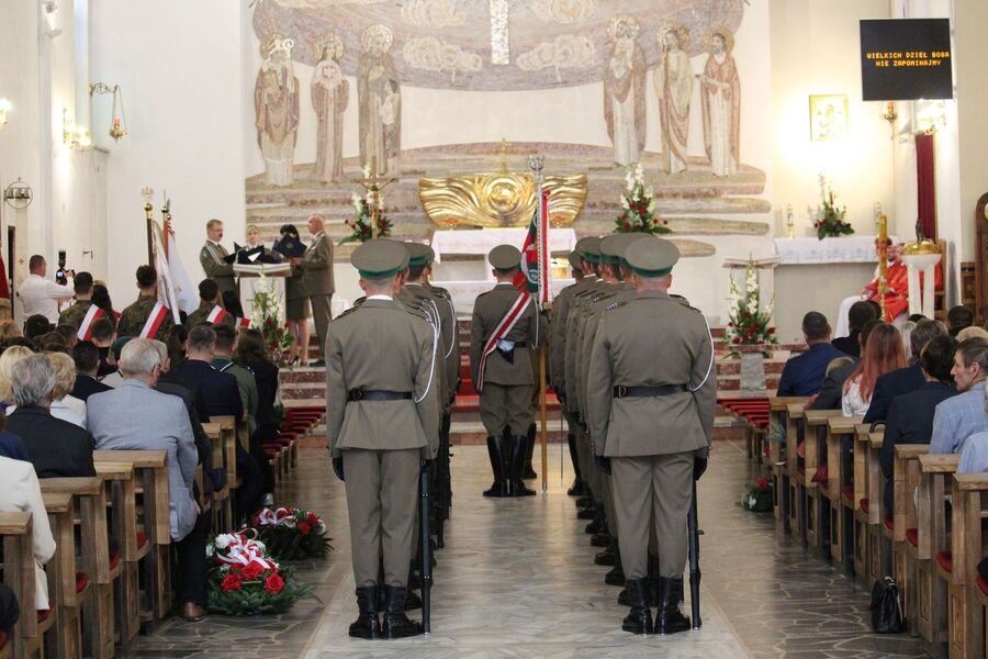 W Łapanowie odsłonięto tablicę kapelanów katyńskich. Fot. Dominik Guzik (IPN)