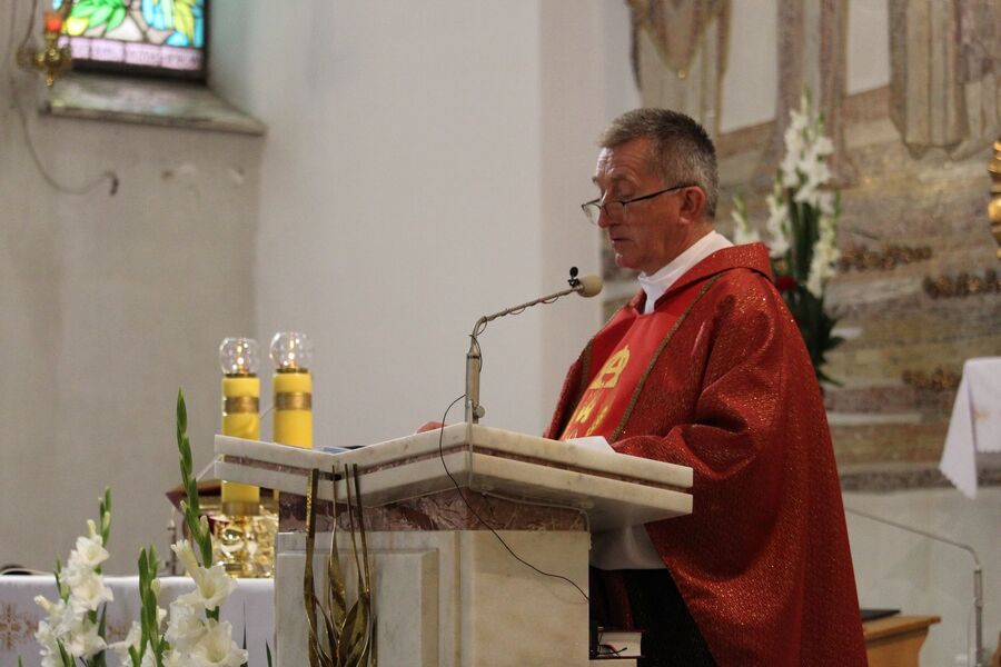 W Łapanowie odsłonięto tablicę kapelanów katyńskich. Fot. Dominik Guzik (IPN)