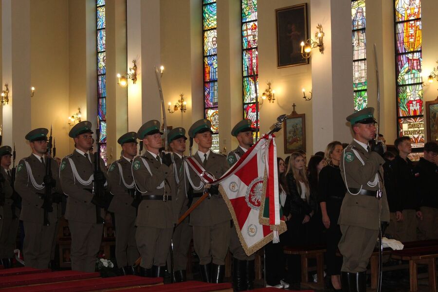 W Łapanowie odsłonięto tablicę kapelanów katyńskich. Fot. Dominik Guzik (IPN)