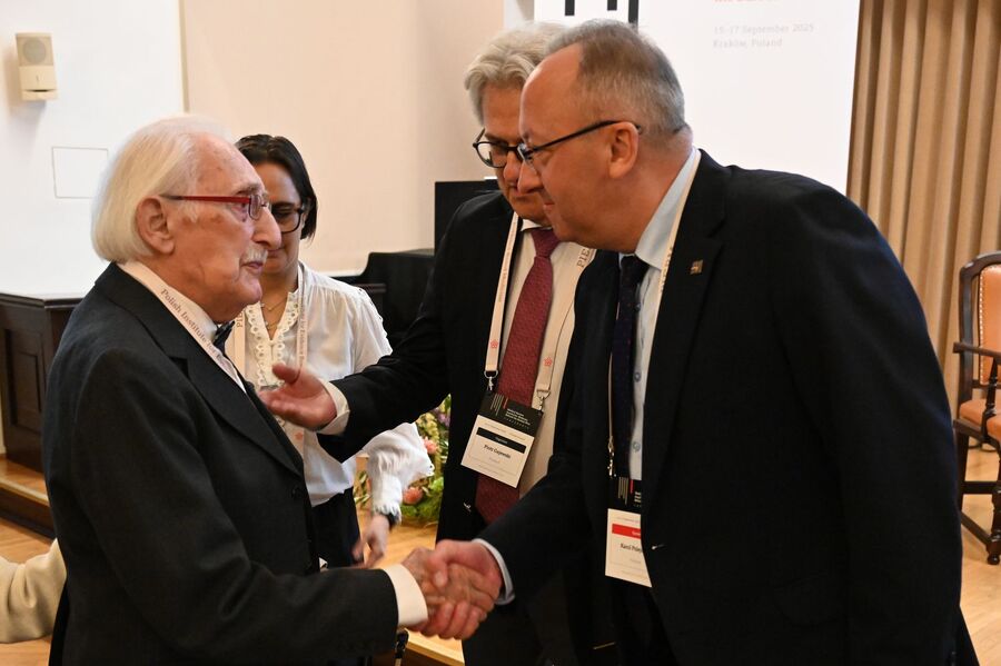 Leon Weintraub, dr med. Piotr Gajewski i dr hab. Karol Polejowski. Fot. Janusz Ślęzak (IPN)