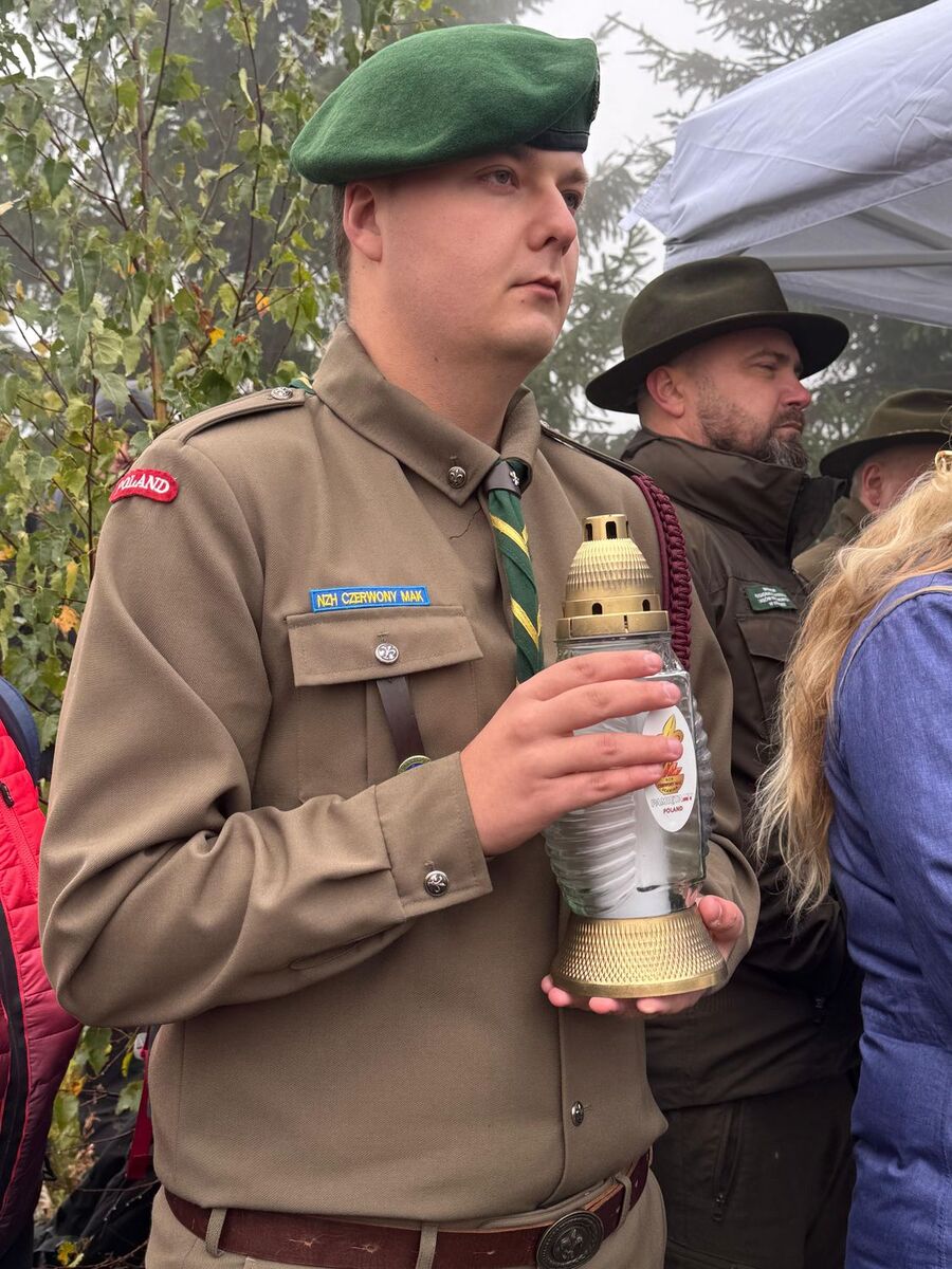 Na Lubaniu odsłonięto tablicę żołnierzy 1 PSP AK. Fot. Agnieszka Ciesielka, Lucyna Kozub i IPN