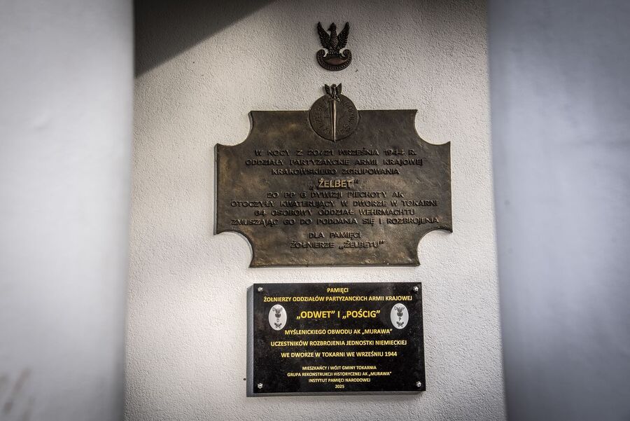 W Tokarni odsłonięto tablicę akowców. Fot. Agnieszka Masłowska (IPN)