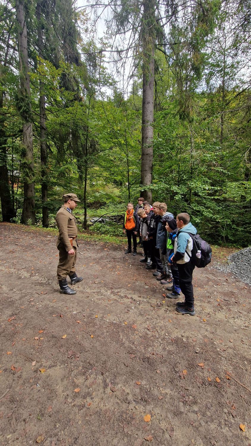 XX Rajd Szlakami Żołnierzy Wyklętych mjr. Józefa Kurasia „Ognia”. Fot. IPN, ZSiP nr 2 w Kasinie Wielkiej, MOW w Krakowie