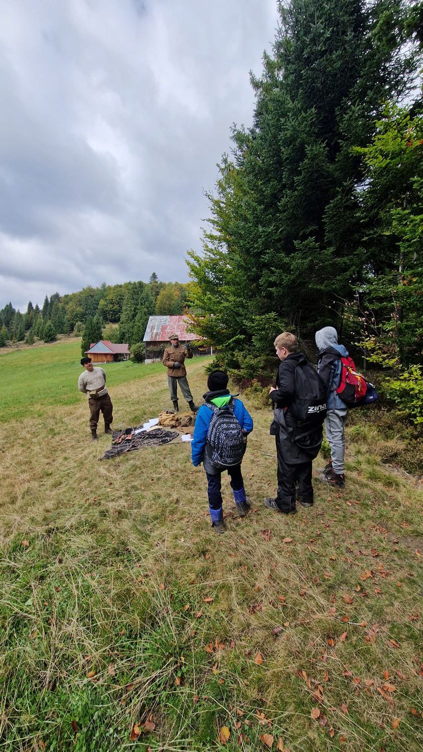 XX Rajd Szlakami Żołnierzy Wyklętych mjr. Józefa Kurasia „Ognia”. Fot. IPN, ZSiP nr 2 w Kasinie Wielkiej, MOW w Krakowie
