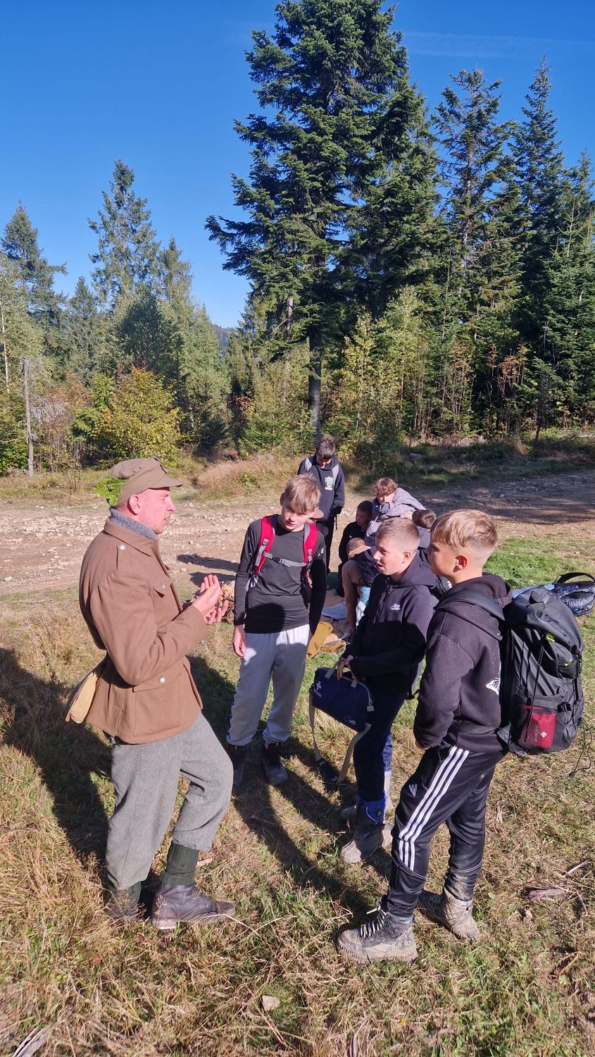 XX Rajd Szlakami Żołnierzy Wyklętych mjr. Józefa Kurasia „Ognia”. Fot. IPN, ZSiP nr 2 w Kasinie Wielkiej, MOW w Krakowie