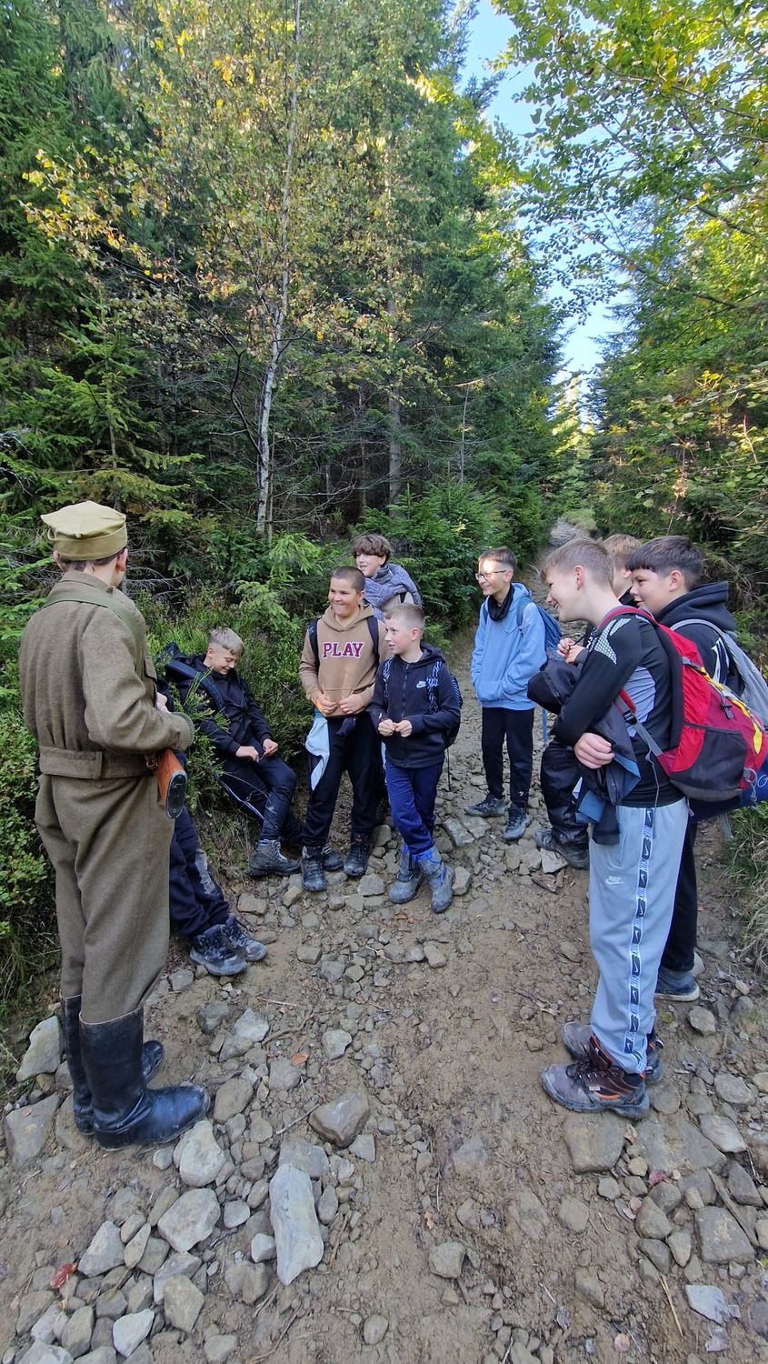 XX Rajd Szlakami Żołnierzy Wyklętych mjr. Józefa Kurasia „Ognia”. Fot. IPN, ZSiP nr 2 w Kasinie Wielkiej, MOW w Krakowie