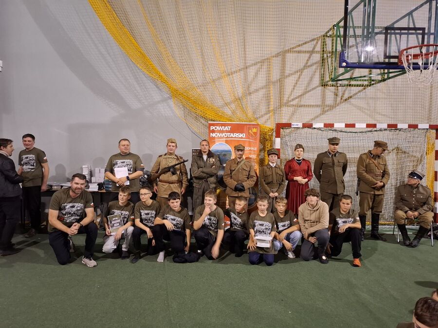 XX Rajd Szlakami Żołnierzy Wyklętych mjr. Józefa Kurasia „Ognia”. Fot. IPN, ZSiP nr 2 w Kasinie Wielkiej, MOW w Krakowie