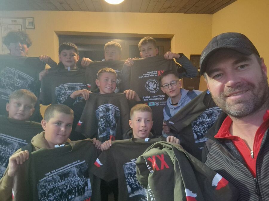 XX Rajd Szlakami Żołnierzy Wyklętych mjr. Józefa Kurasia „Ognia”. Fot. IPN, ZSiP nr 2 w Kasinie Wielkiej, MOW w Krakowie