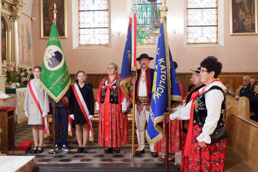 W Łącku odsłonięto tablicę ks. ppłk. Andrzeja Niwy. Fot. Kamil Szkaradek (IPN)